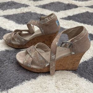 Tom’s Sierra strappy wedge size 6.5